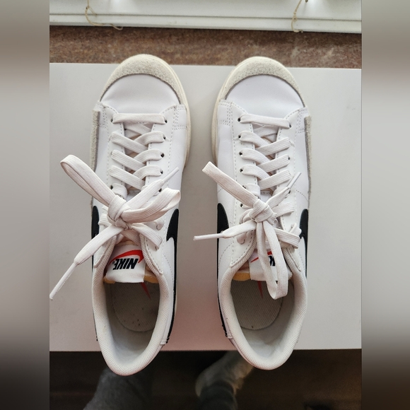 Nike Legacy Court Sneakers - Picture 2 of 6